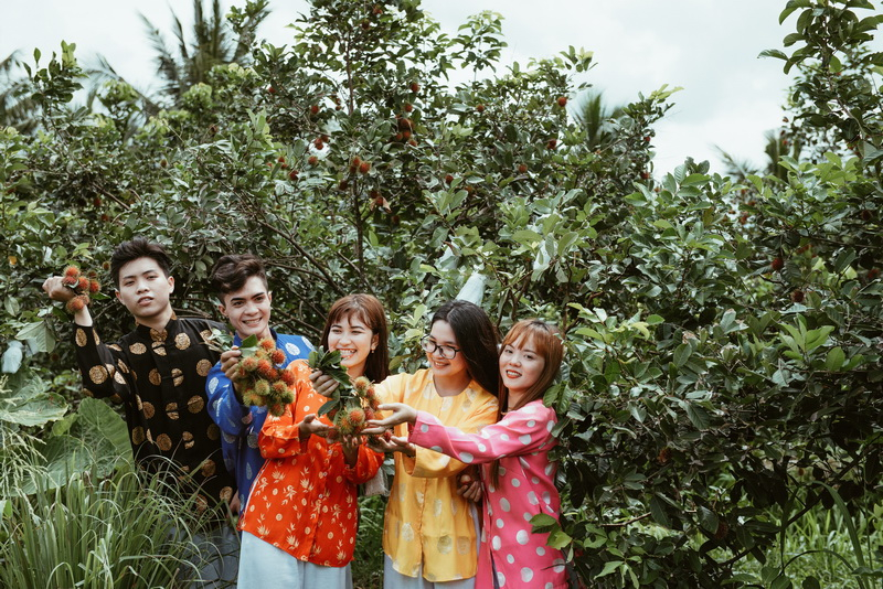 SPECIAL TOUR PROGRAM 